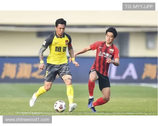 上海足球队在足球团队协作排行榜中荣获第五名展现出强大团队精神与默契配合 上海足球队在足球团队协作排行榜中荣获第五名展现出强大团队精神与默契配合